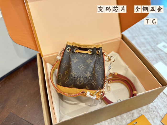 LV Bucket Bag 181 DB561 16cm