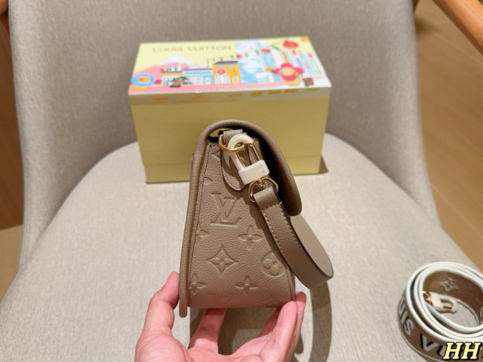 LV Diane Bag 184 DB512 23cm
