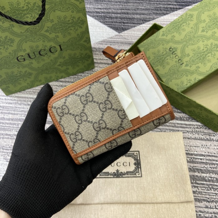 Gucci Emblem Wallet 821804 LM022 13cm