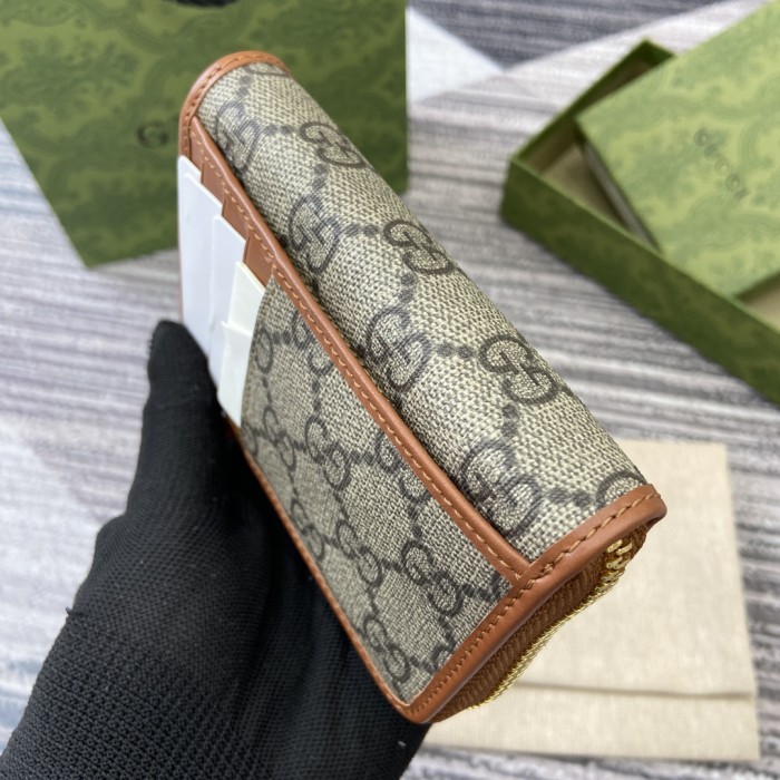 Gucci Emblem Wallet 821804 LM022 13cm