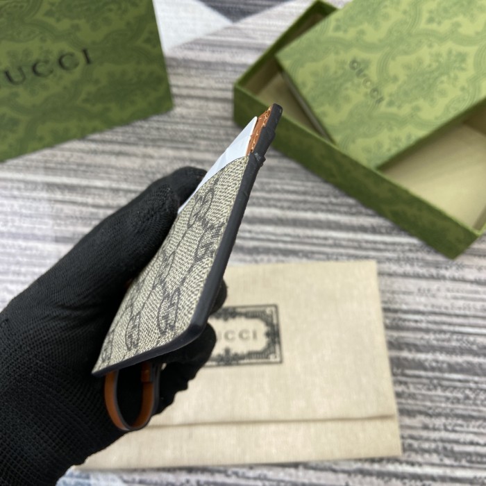 Gucci Emblem Wallet 819121 LM061 10cm