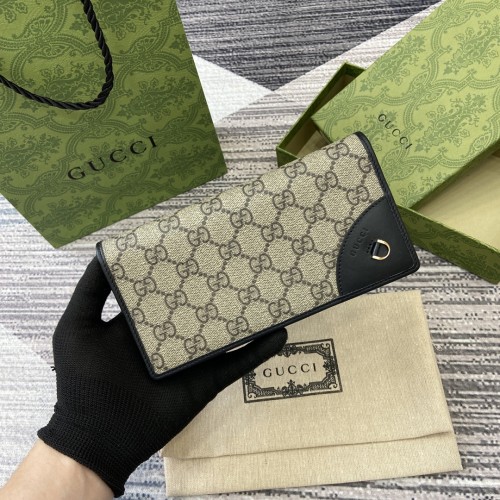 Gucci Emblem Wallet 821802 LM042 19cm