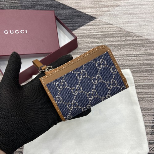 Gucci Emblem Wallet 821804 LM022 13cm