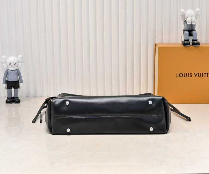 LV Off Duty Vibe Bag M25545 XX051 33cm