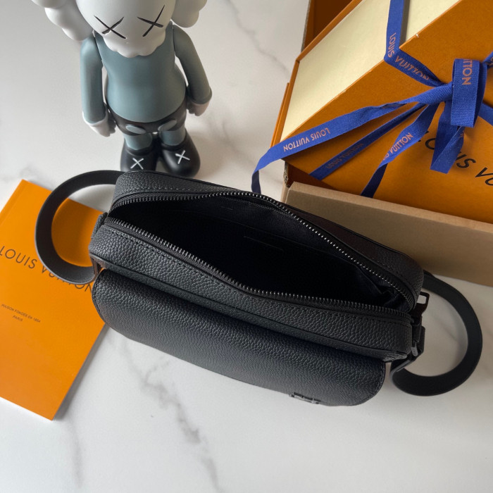 LV Boarding Bag M15265 XX051 24cm