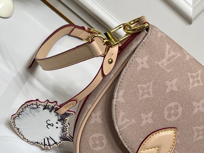 LV Escape Bag M15134 XX051 30cm