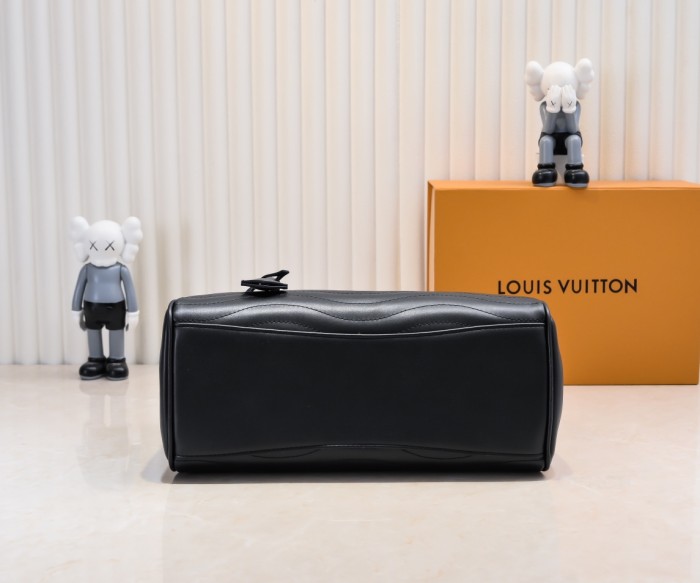 LV Shoulder Bag M51497 XX081 32cm