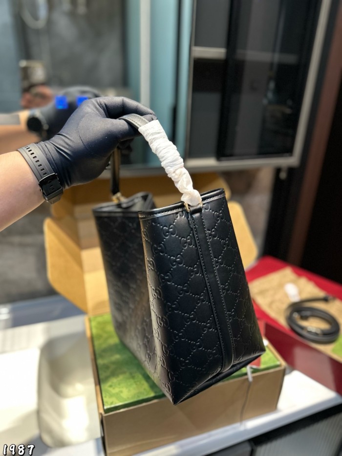 Gucci Emblem Bucket Bag 011 DB002 25cm