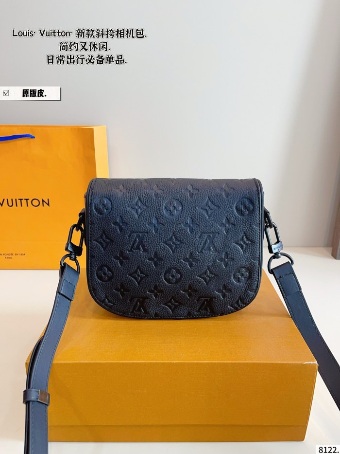 LV Outdoor Bag 190 DB522 20cm