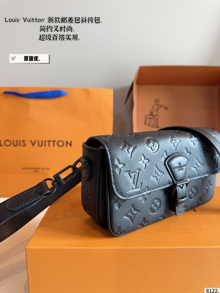 LV Outdoor Bag 185 DB522 22cm