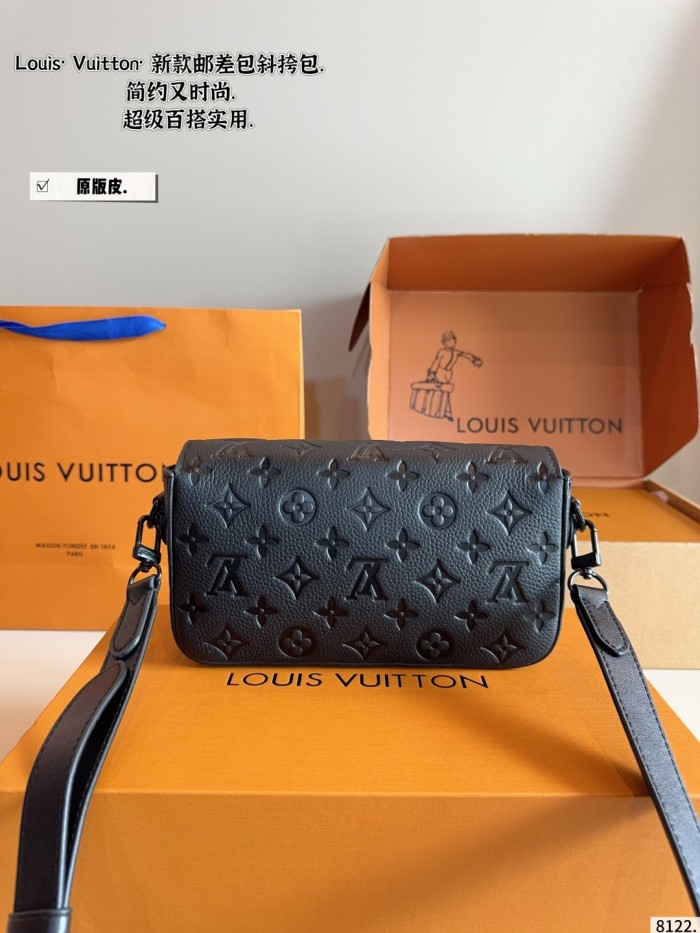LV Outdoor Bag 185 DB522 22cm