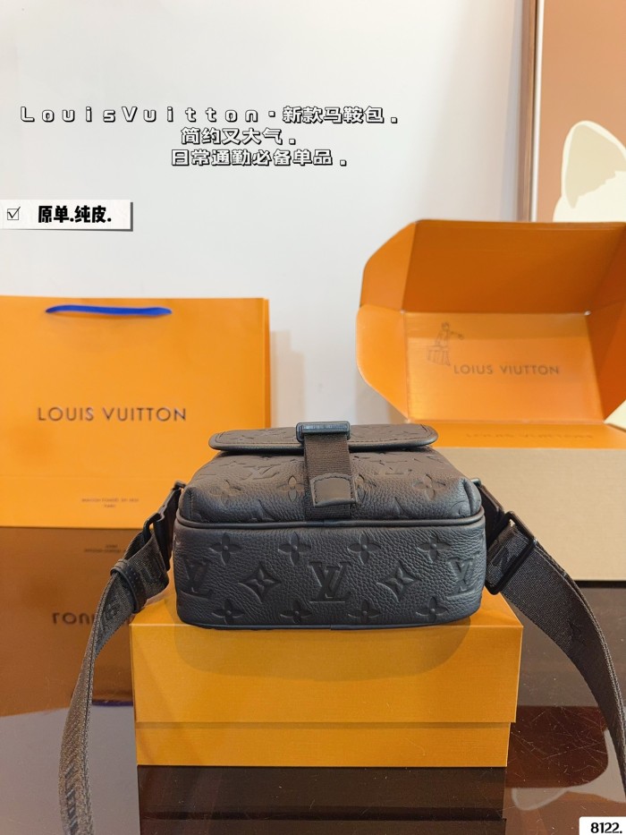 LV Outdoor Bag 196 DB522542 20cm