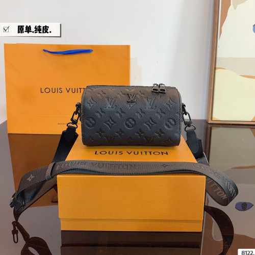 LV Outdoor Bag 198 DB522 19cm