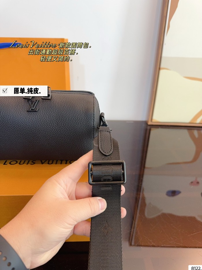 LV Outdoor Bag 198 DB522 19cm