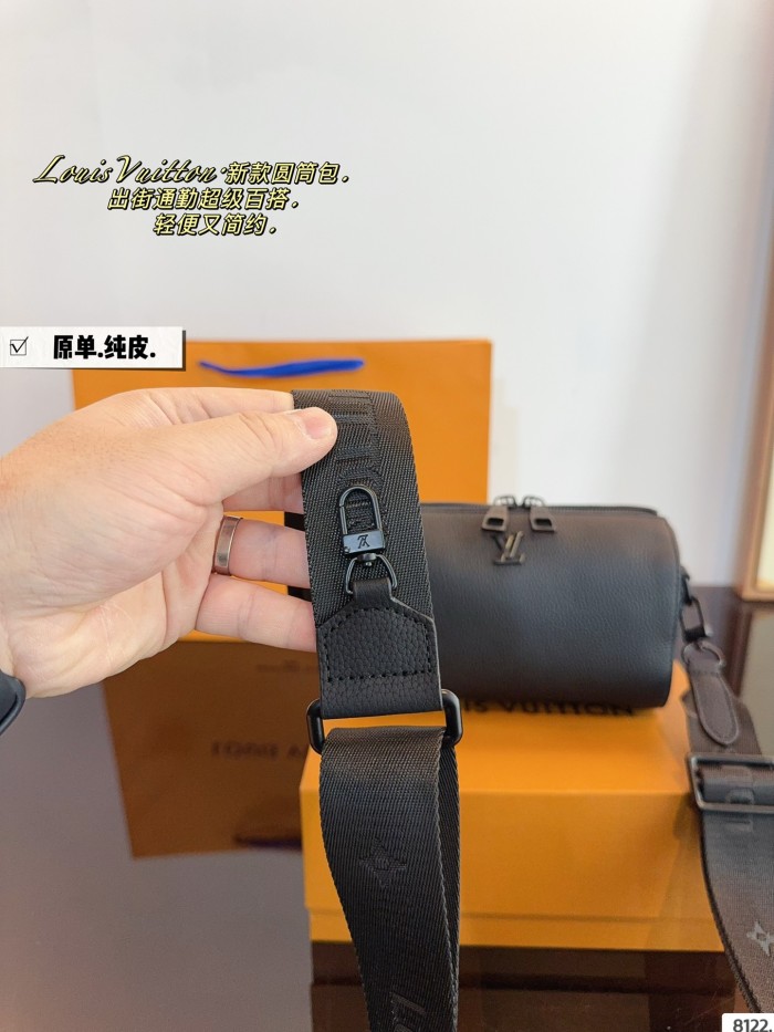 LV Outdoor Bag 198 DB522 19cm