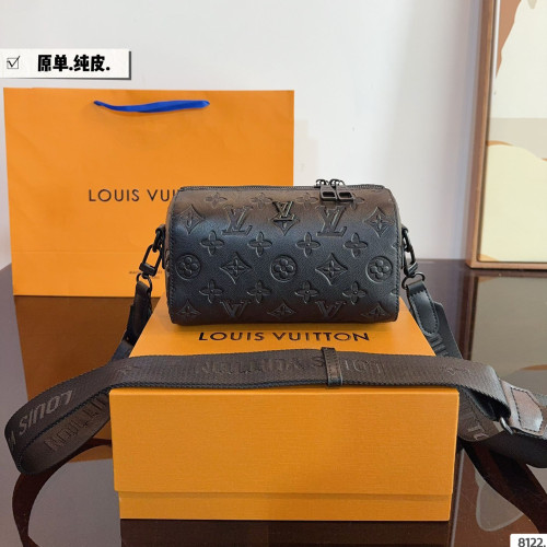 LV Outdoor Bag 198 DB522 19cm
