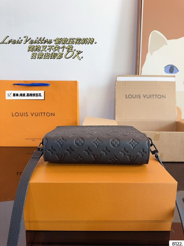 LV Outdoor Bag 199 DB532 23cm