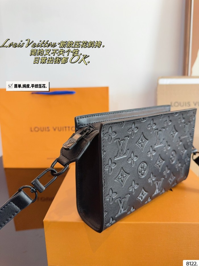 LV Outdoor Bag 199 DB532 23cm