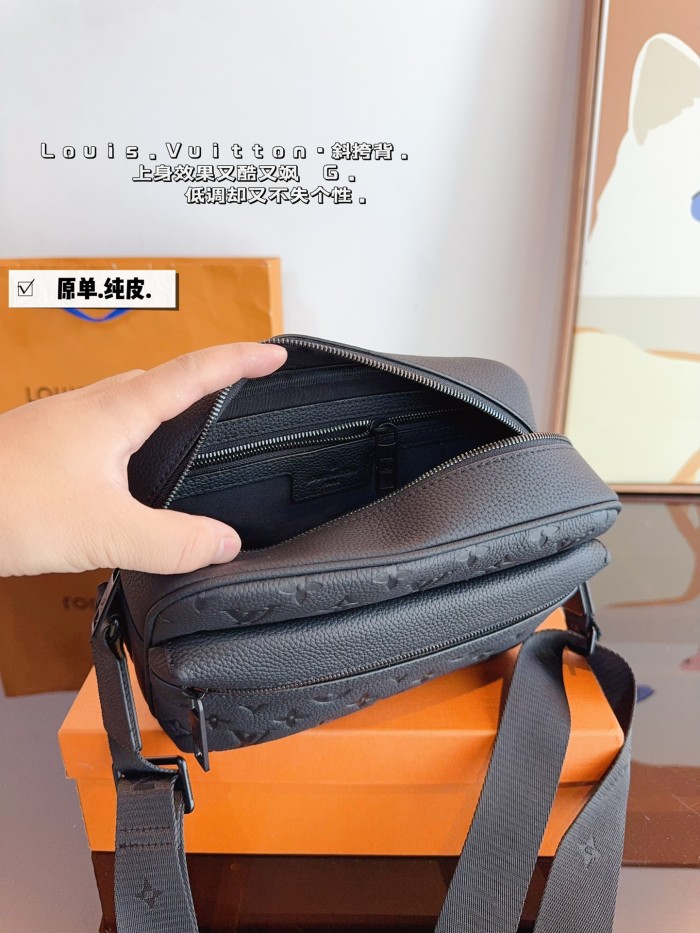 LV Outdoor Bag 205 DB552 21cm