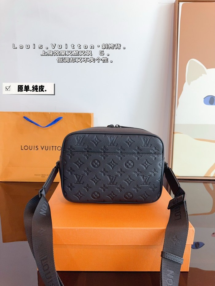 LV Outdoor Bag 205 DB552 21cm