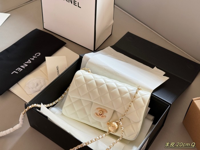 Chanel Shoulder Bag 073 DB532 20cm