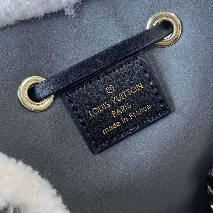 LV Bucket Bag M57201 LM061 22cm