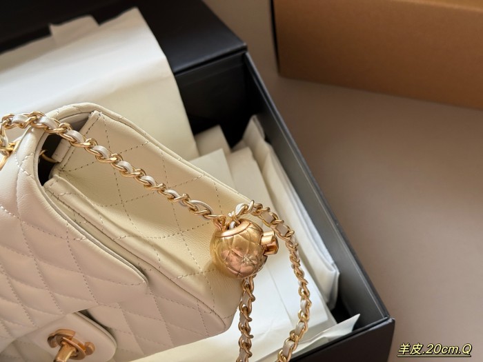 Chanel Shoulder Bag 073 DB532 20cm
