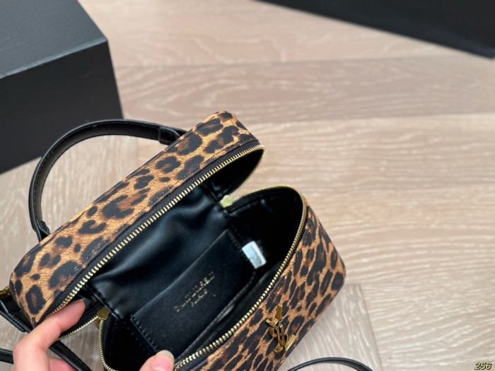 YSL Handbag 069 DB541 18cm