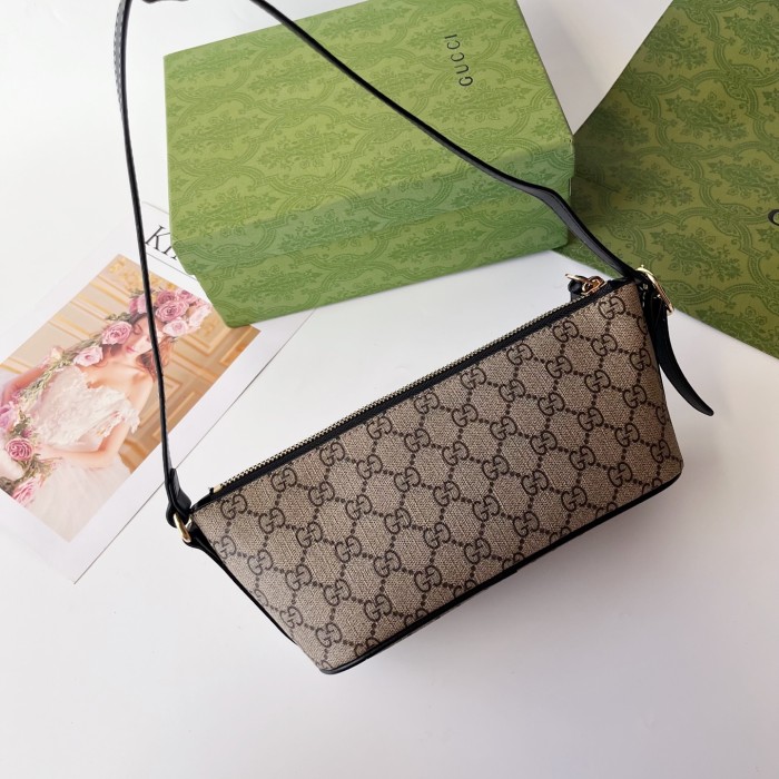 Gucci Emblem Bag 847281 LM021 22cm