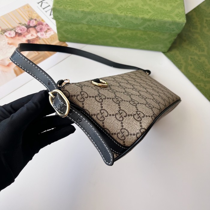 Gucci Emblem Bag 847281 LM021 22cm