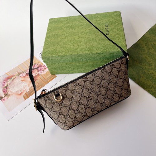 Gucci Emblem Bag 847281 LM021 22cm