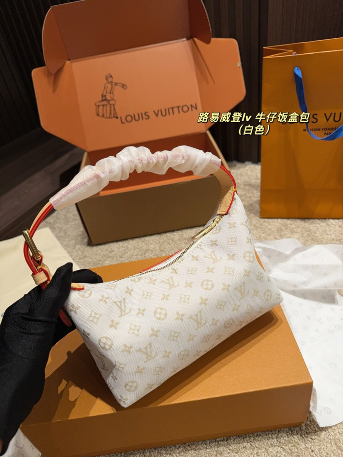 LV Pochette Bag 238 DB571 20cm