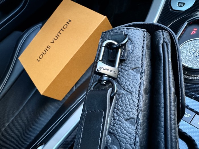 LV S-Lock Vertical Bag M81524 DB091 19cm