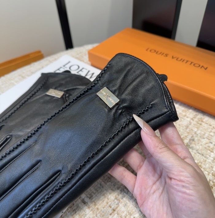 LV Gloves 010