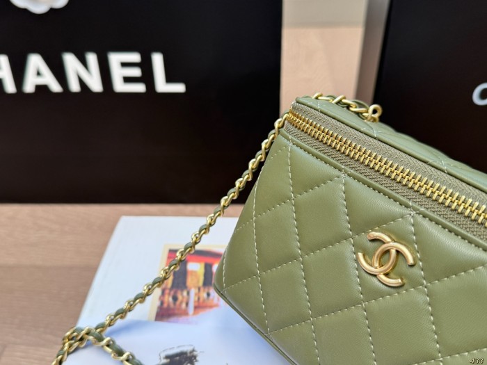 Chanel Handbag 084 DB561 16cm