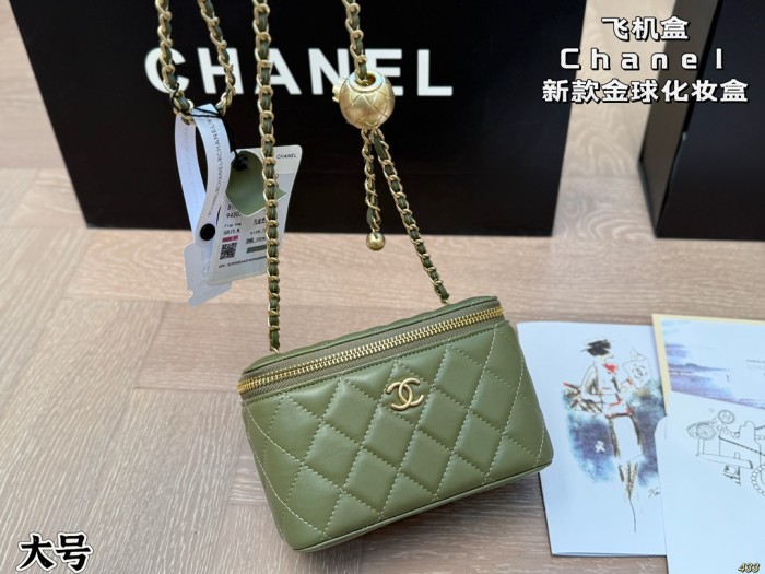 Chanel Handbag 084 DB561 16cm