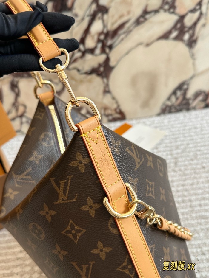LV Multipass Bag 241 DB522 28cm