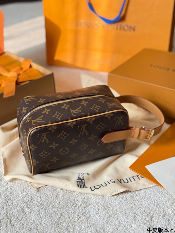 LV Dopp Kit Bag 242 DB531 22cm