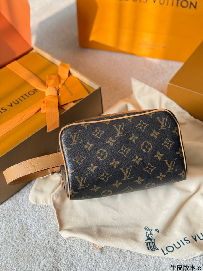 LV Dopp Kit Bag 242 DB531 22cm