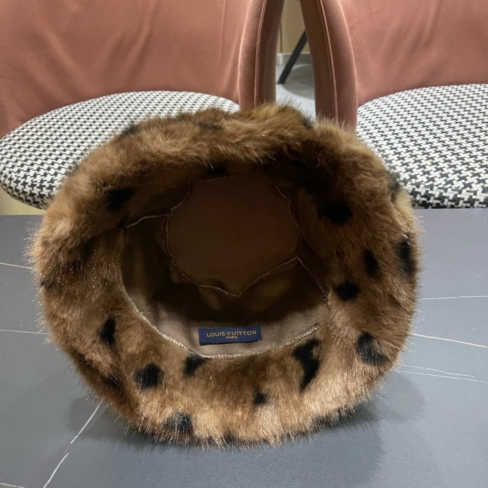 LV Hats & Caps 010