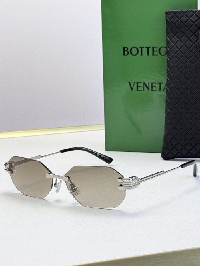 Bottega Veneta Sunglasses BTV3739