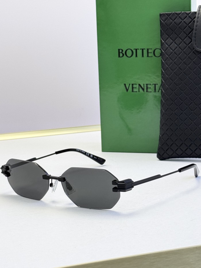 Bottega Veneta Sunglasses BTV3739