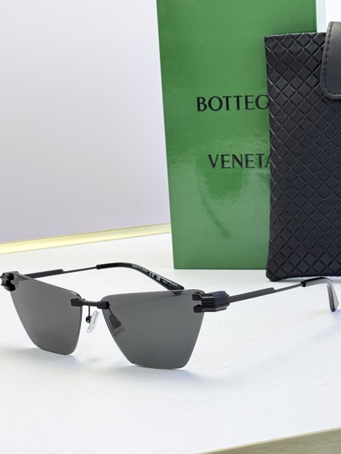 Bottega Veneta Sunglasses BTV3736