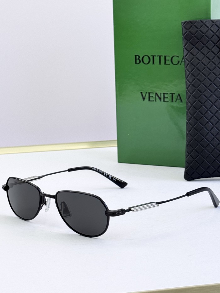 Bottega Veneta Sunglasses BTV3817B