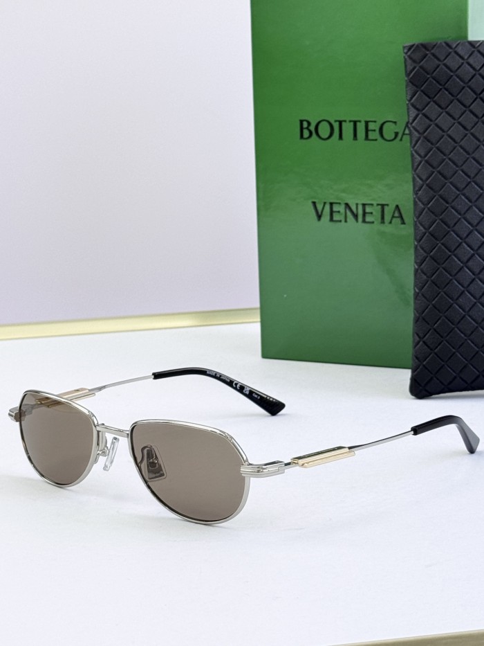 Bottega Veneta Sunglasses BTV3817B