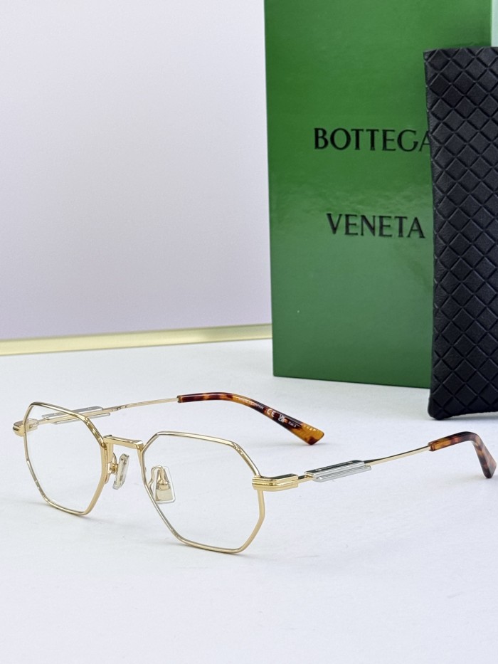 Bottega Veneta Sunglasses BTV3812A