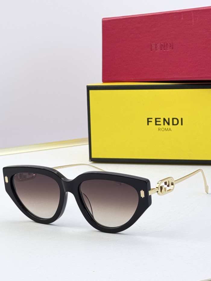 Fendi Sunglasses FE40192I