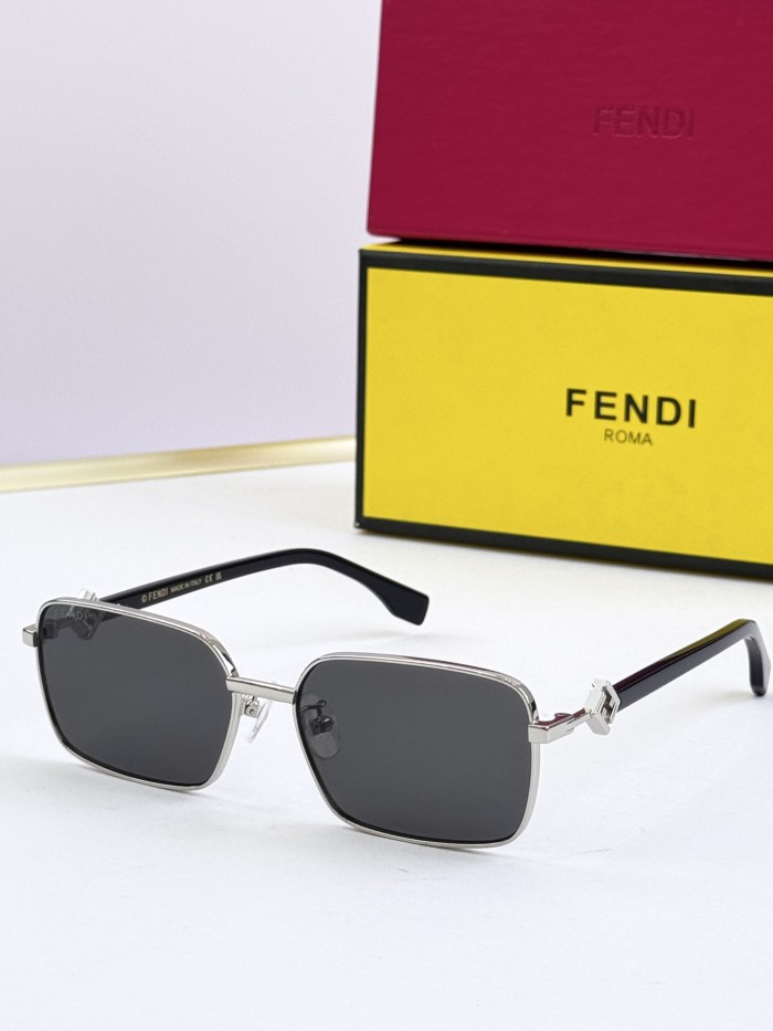 Fendi Sunglasses FE40221U