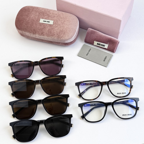 Miu Miu Sunglasses SMU B03
