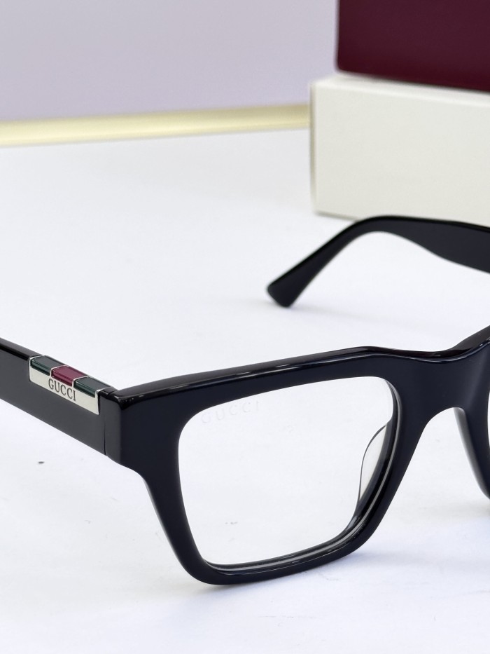 Gucci Sunglasses GG1889